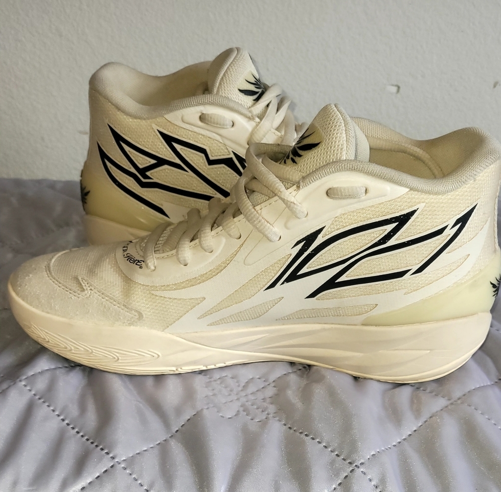 PUMA MB.02 "Whispers", a signature basketball shoe from LaMelo Ball. Size 8.5 - Picture 3 of 7
